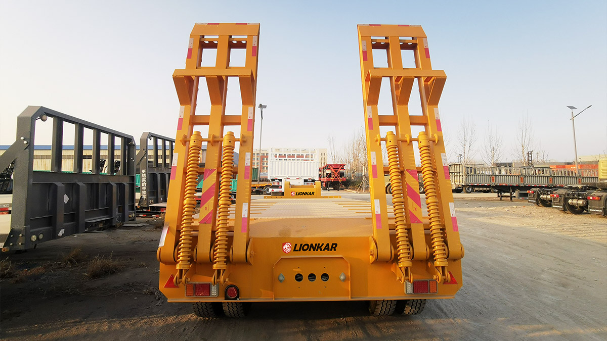 Semi-remorque Gooseneck Lowboy de 80 Tonnes à vendre en Ouganda