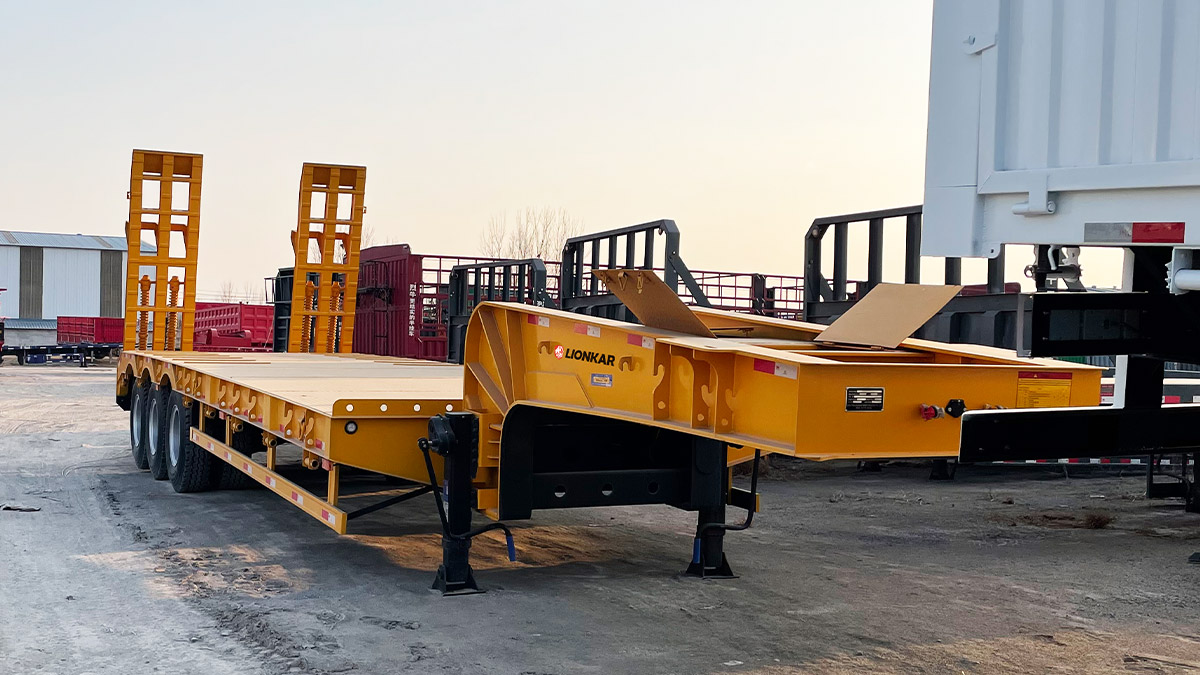 Semi-remorque Gooseneck Lowboy de 80 Tonnes à vendre en Ouganda